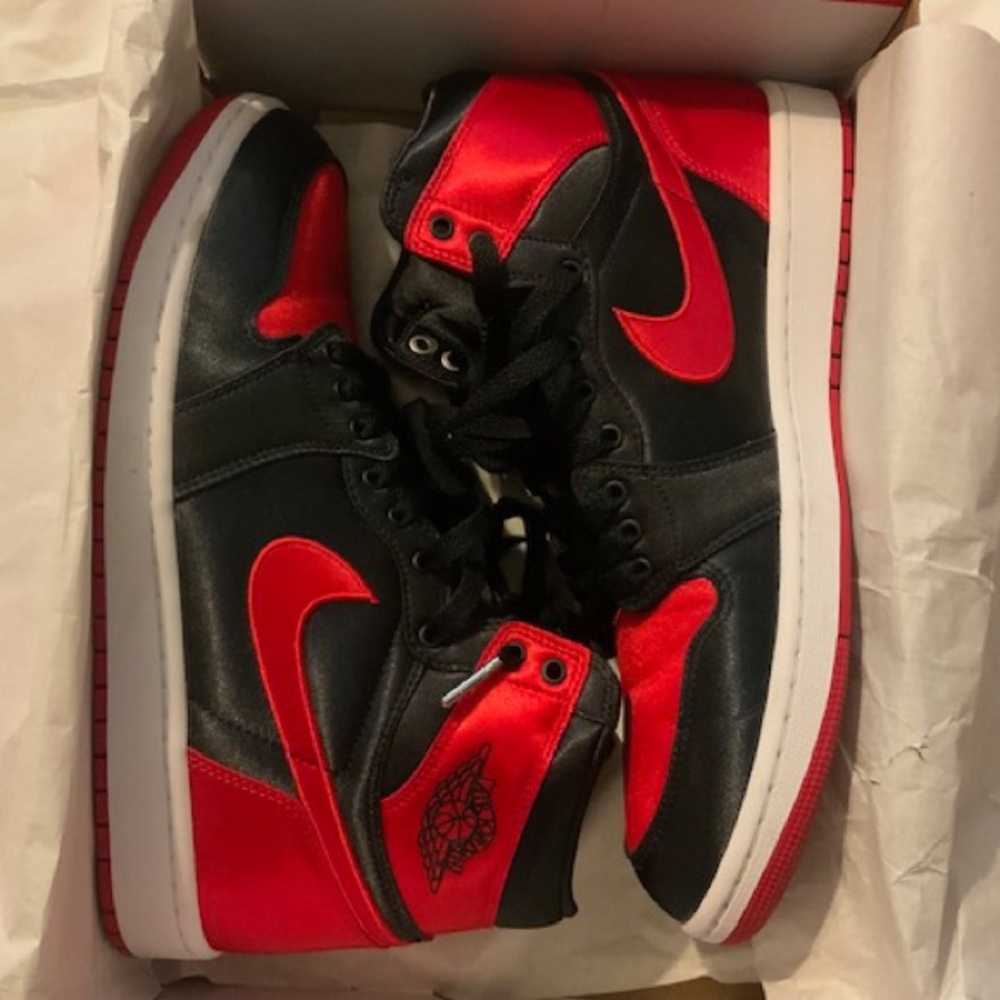 Jordan 1 Satin